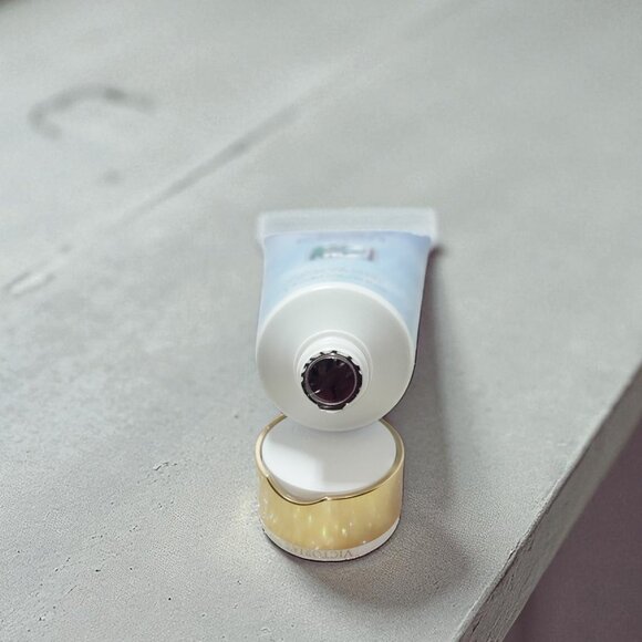 🆕Victoria’s Secret Jasmine Rainfall Lotion-BUNDLE & SAVE - Picture 4 of 5